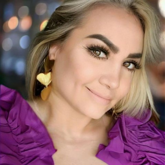 Meet your Posher, Andrea - Picture 1 of 1